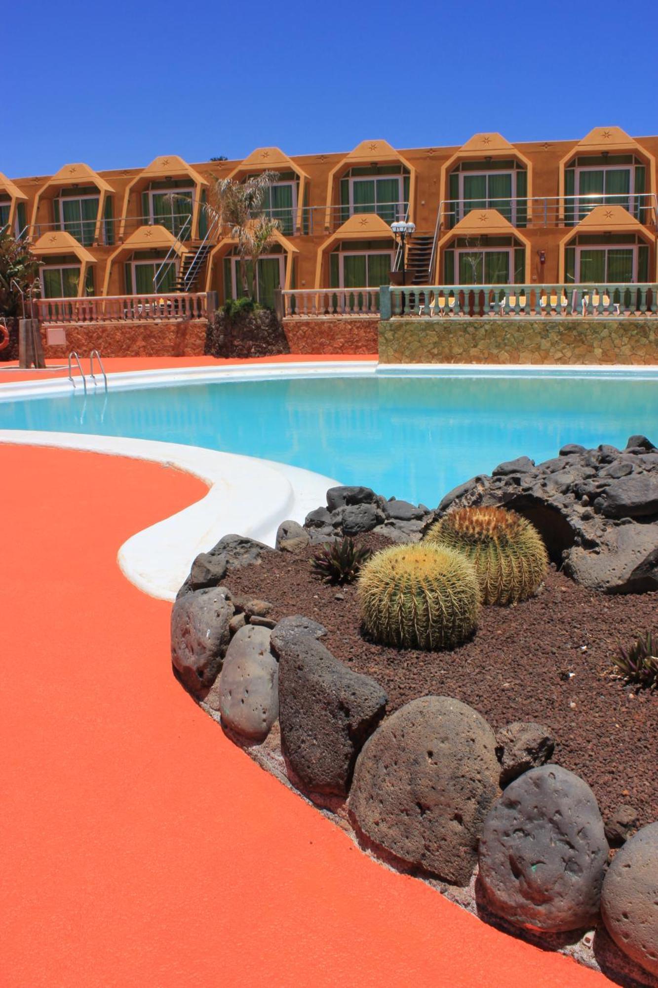 Aparthotel La Piramide Коста-де-Антіґуа Екстер'єр фото