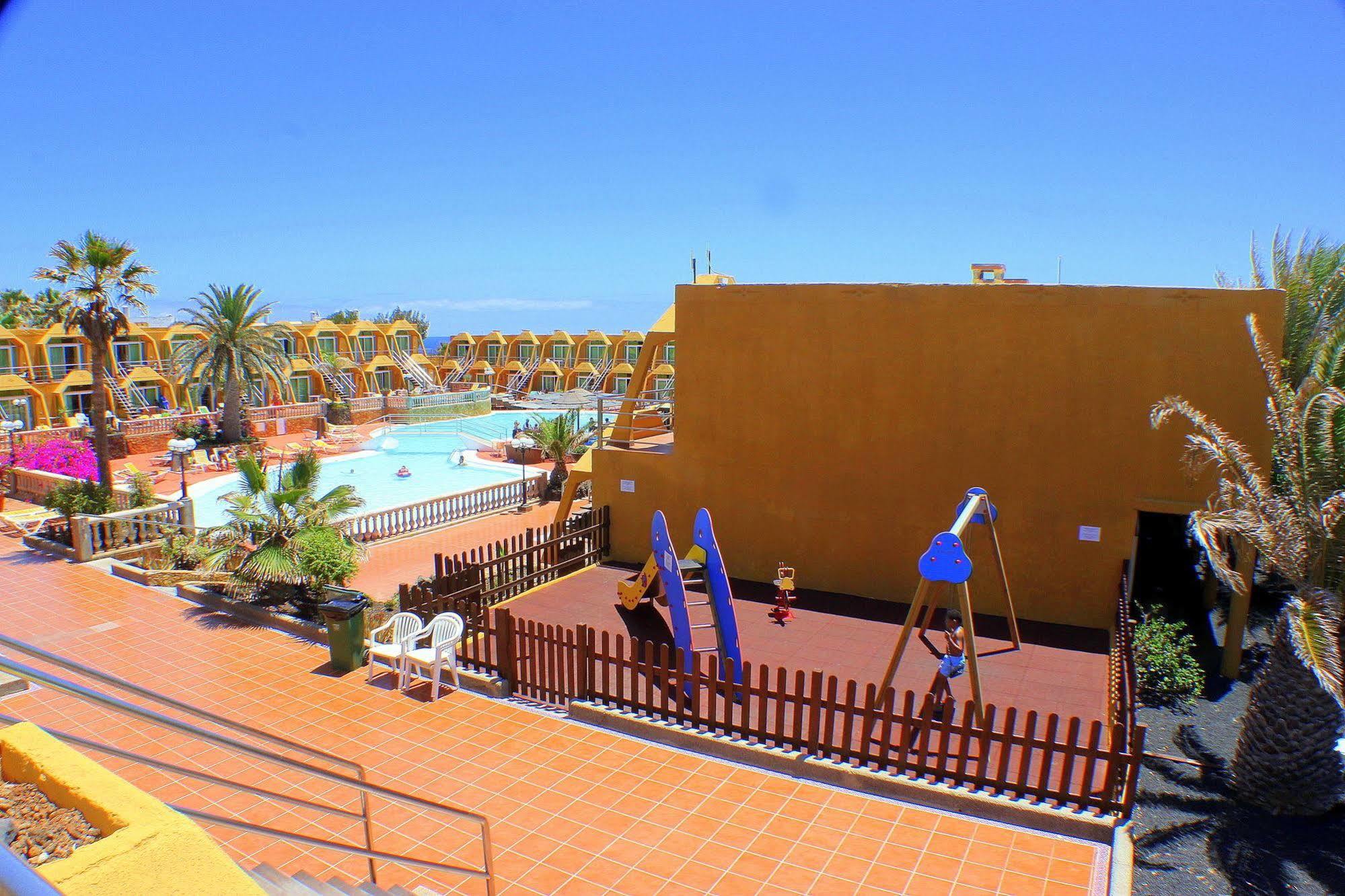 Aparthotel La Piramide Коста-де-Антіґуа Екстер'єр фото